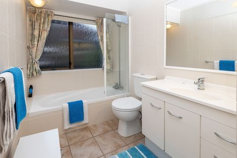Photo of property in 2/1 Glenside Avenue, Pakuranga, Auckland, 2010