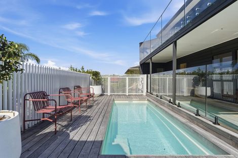 Photo of property in 2/11 Seaview Road, Castor Bay, Auckland, 0620