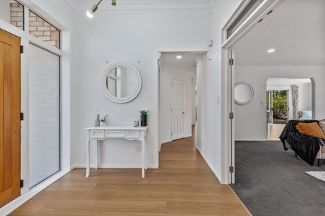 Photo of property in 16 Semillon Avenue, Henderson, Auckland, 0612