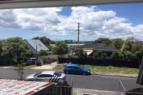 Photo of property in 5 Talavera Place, Te Atatu South, Auckland, 0602