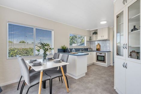 Photo of property in 18 Riverside Drive, Waiuku, 2123