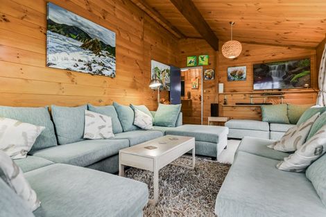 Photo of property in 92 Poaka Avenue, Dinsdale, Hamilton, 3204