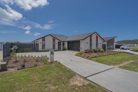 Photo of property in 8 Palm Drive, Whitianga, 3510