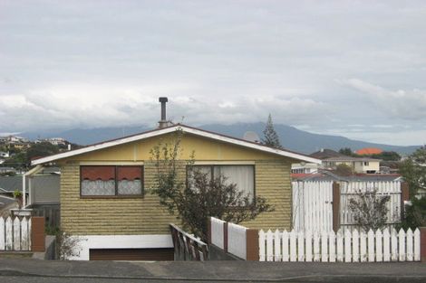 Photo of property in 32 Simons Street, Moturoa, New Plymouth, 4310