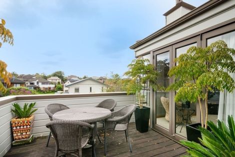 Photo of property in 135 Wiseley Road, West Harbour, Auckland, 0618