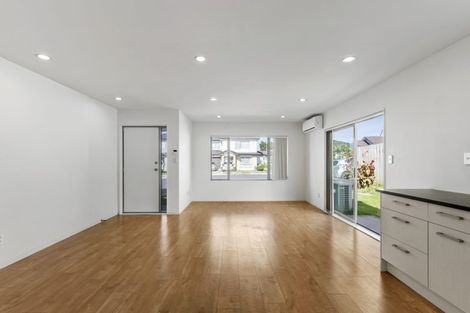Photo of property in 15 Austin Brave Place, Favona, Auckland, 2024