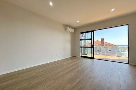 Photo of property in 2/1 Egremont Street, Belmont, Auckland, 0622