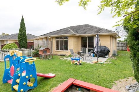 Photo of property in 18 Gardenia Close, Melville, Hamilton, 3206
