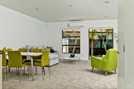 Photo of property in 3/40 Scarlet Oak Drive, Schnapper Rock, Auckland, 0632