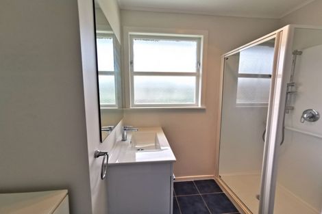 Photo of property in 2 Maybelle Place, Kelston, Auckland, 0602