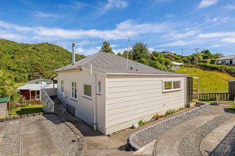 Photo of property in 95a Waikawa Road, Picton, 7220