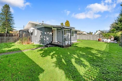 Photo of property in 8b Wyndham Road, Hannahs Bay, Rotorua, 3010