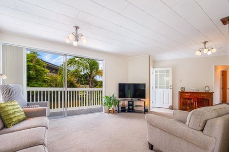 Photo of property in 37 Fitzwater Place, Henderson, Auckland, 0612