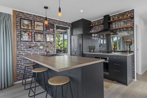 Photo of property in 115b Harbour View Road, Omokoroa, 3114