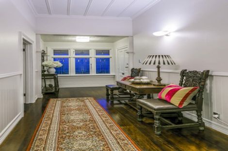 Photo of property in 28 Stanley Point Road, Stanley Point, Auckland, 0624