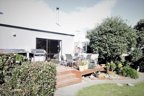 Photo of property in 2 Egmont Street, Castlecliff, Whanganui, 4501