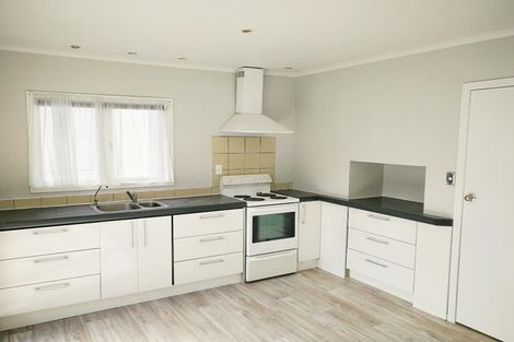 Photo of property in 216 Te Atatu Road, Te Atatu South, Auckland, 0610