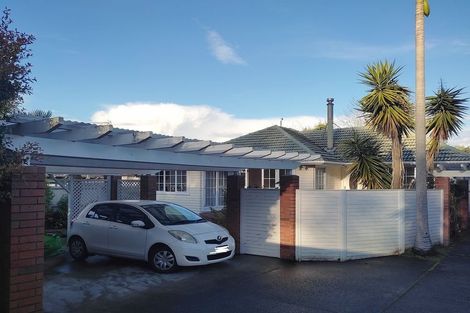 Photo of property in 28 Ocean View Road, Northcote, Auckland, 0627
