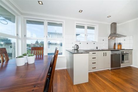 Photo of property in 10 Kaweka Street, New Lynn, Auckland, 0600