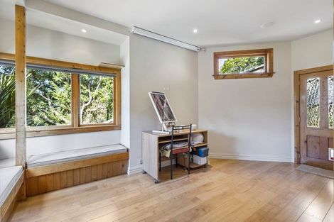 Photo of property in 9 Tawini Road, Titirangi, Auckland, 0604