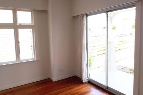Photo of property in 22 Bulteel Street, New Plymouth, 4310