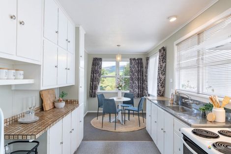 Photo of property in 18 Mark Avenue, Paparangi, Wellington, 6037