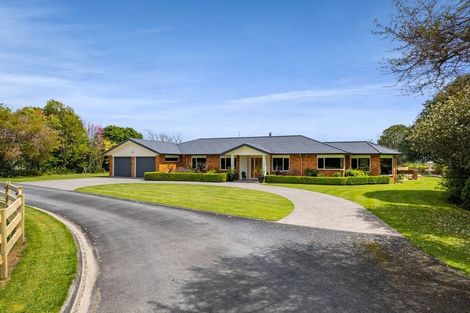 Photo of property in 550 Mountain Road, Lepperton, New Plymouth, 4373