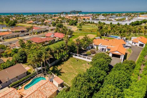 Photo of property in 11 St Clair Place, Browns Bay, Auckland, 0630