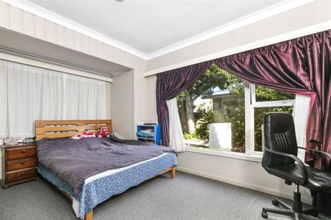 Photo of property in 183 Carlisle Road, Northcross, Auckland, 0632