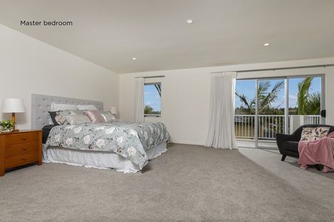 Photo of property in 23 George Deane Place, Greenhithe, Auckland, 0632