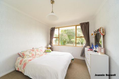 Photo of property in 14 Wikiriwhi Crescent, Awapuni, Palmerston North, 4412