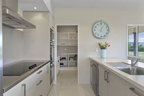 Photo of property in 13 Whitcombe Place, Darfield, 7571