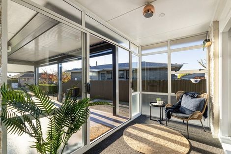 Photo of property in 6 Dymock Place, Bishopdale, Christchurch, 8053