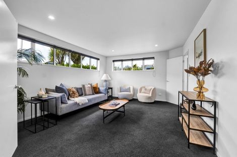 Photo of property in 14 Shearer Drive, Oakura, 4314