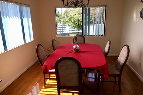 Photo of property in 15 Macadamia Close, Goodwood Heights, Auckland, 2105