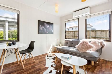 Photo of property in 1/424 Old Te Atatu Road, Te Atatu Peninsula, Auckland, 0610