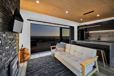 Photo of property in 21 Rosemount Road, Waverley, 4591