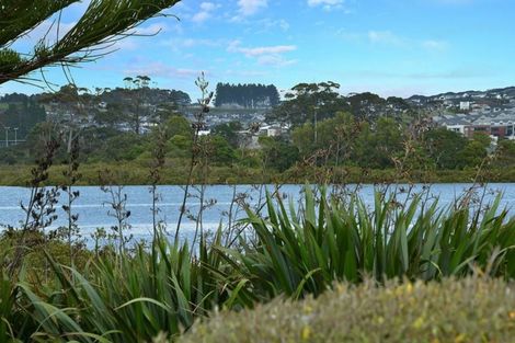 Photo of property in 28 Settlers Grove, Orewa, 0931