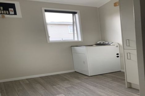 Photo of property in 2/54 Titirangi Road, New Lynn, Auckland, 0600