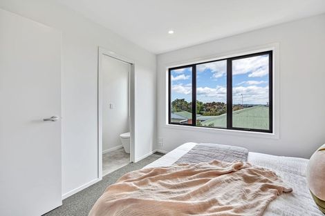 Photo of property in 4/504 Don Buck Road, Massey, Auckland, 0614