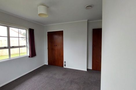 Photo of property in 98 Oakfield Crescent, Pukete, Hamilton, 3200