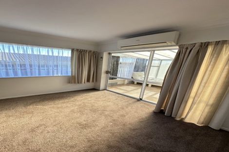 Photo of property in 34 Highland Park Drive, Highland Park, Auckland, 2010