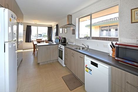 Photo of property in 16 Leonie Place, Aranui, Christchurch, 8061