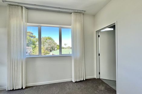 Photo of property in 7b Hanson Place, West Harbour, Auckland, 0618