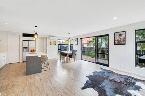 Photo of property in 6a Humphrey Kemp Avenue, Henderson, Auckland, 0612