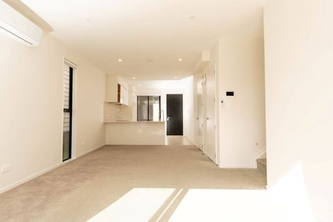 Photo of property in 2/535 Swanson Road, Ranui, Auckland, 0612