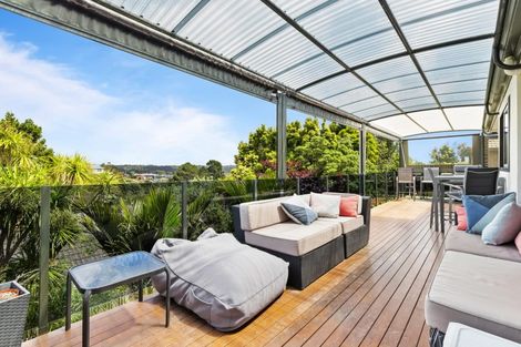 Photo of property in 27 Lorikeet Place, Unsworth Heights, Auckland, 0632