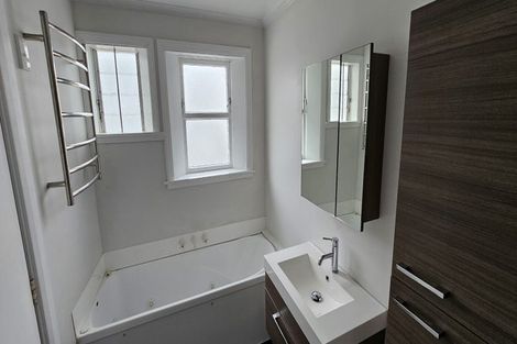 Photo of property in 28 Beauchamp Street, Tawa, Wellington, 5028