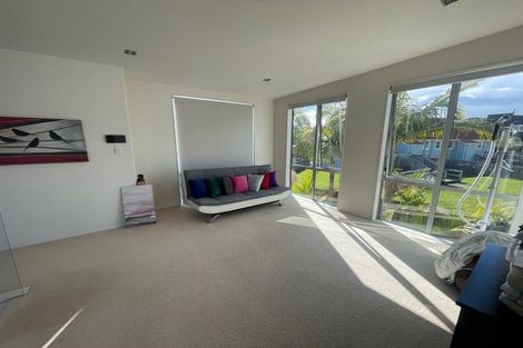 Photo of property in 10a Fraser Road, Narrow Neck, Auckland, 0624