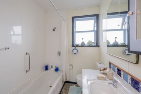 Photo of property in 1 Kings Drive, Levin, 5510